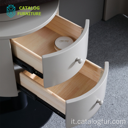 Comò in legno per camera da letto